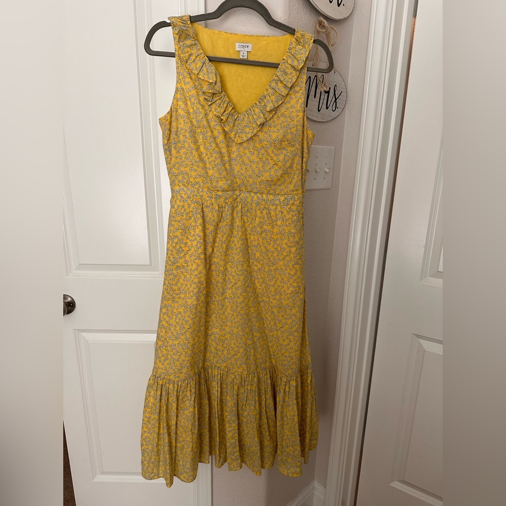 Brand: J. Crew
Size: 2
Color: Yellow & blue
Length: MIDI- below knee